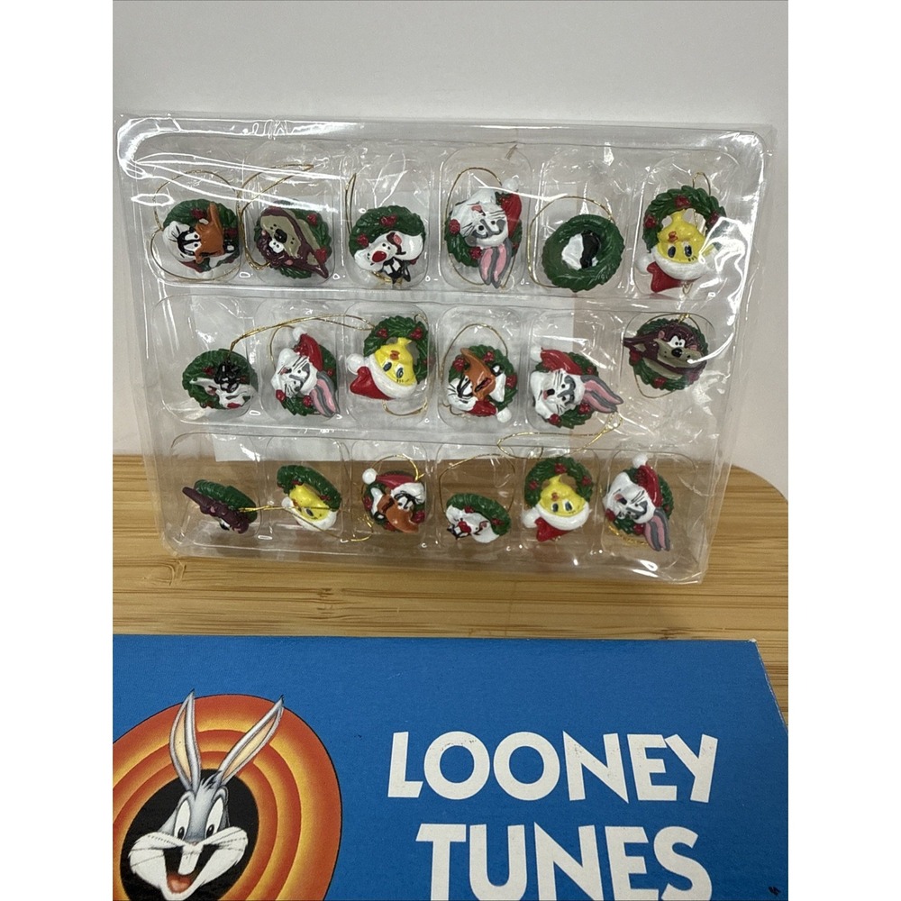 New 1999 Looney Tunes Mini Ornaments Christmas Tree Set of 18 Bugs Tweety Taz - Picture 2 of 4